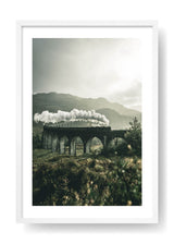 Dampfzug in den Bergen