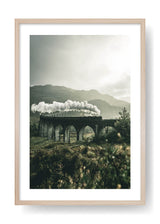 Dampfzug in den Bergen