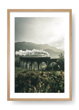 Dampfzug in den Bergen