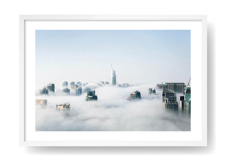 Grattacieli coperti di nebbia