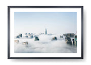Grattacieli coperti di nebbia